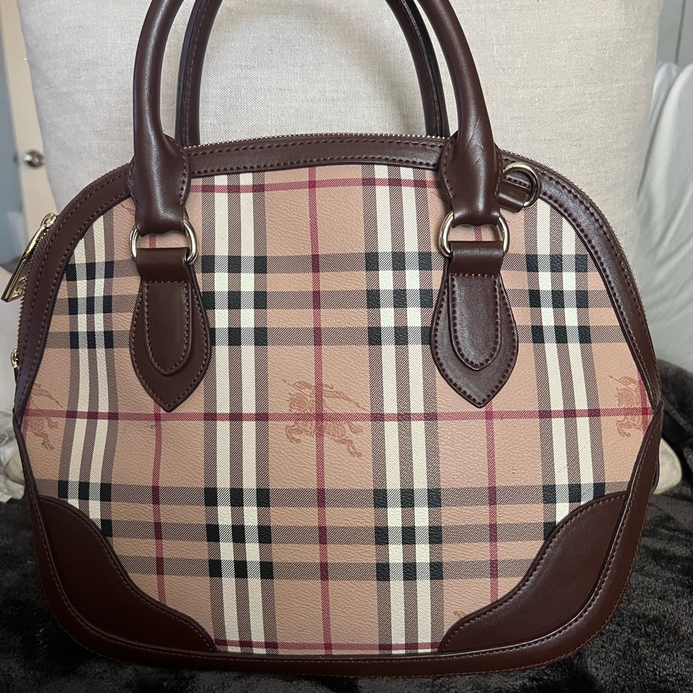BEUTIFUL BURBERRY BAG - Picture 13 of 15